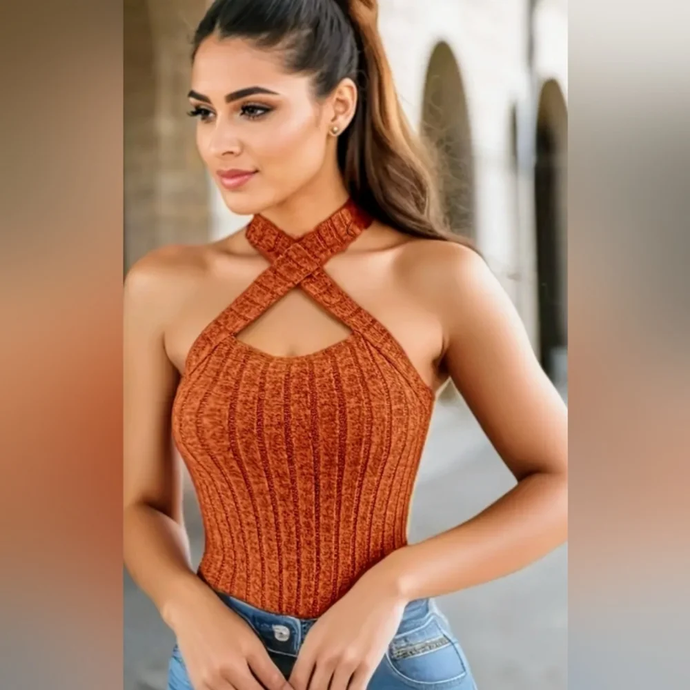 Cute cross top 🧡💥 - Picture 4 of 6